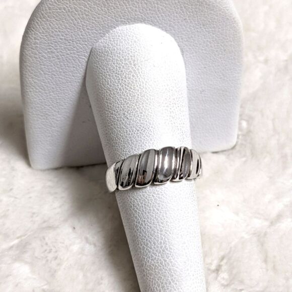 Vintage Sterling Silver Diagonal Groove or Crossoint Style Ring - Picture 3 of 12